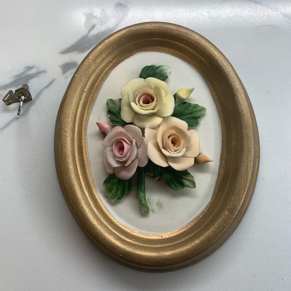 Vintage Capodimonte 3D Porcelain Flowers Gold Framed MCM Wall Plaques Italy - Picture 1 of 3